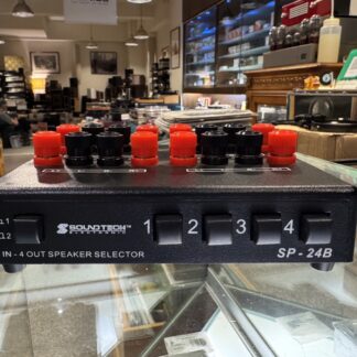 SOUNDTECH SP-24B喇叭切換器 (2 IN - 4 OUT) 雙擴大機/四組喇叭盲聽神器(香蕉插兩用端子)
